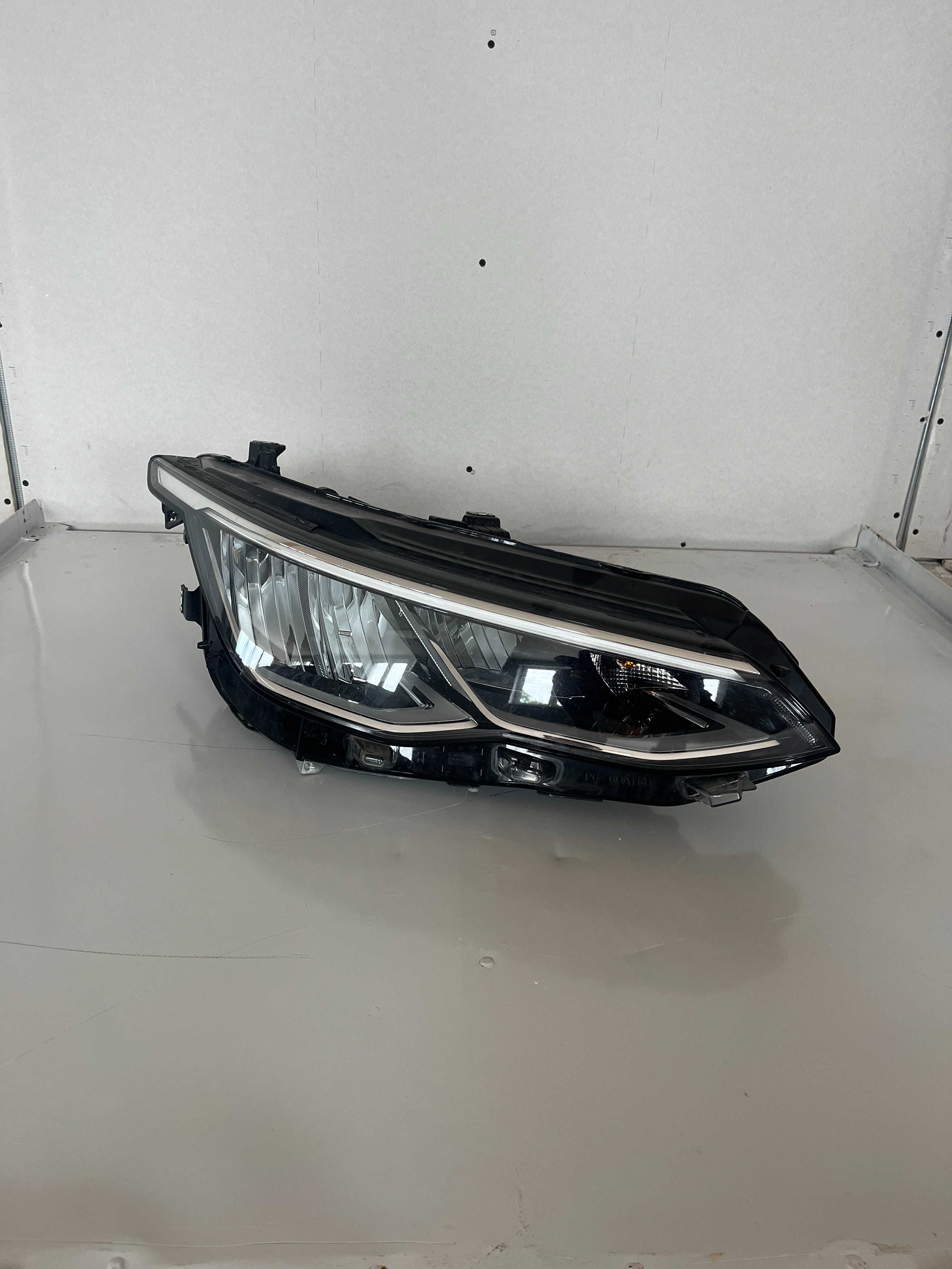 Komplet Lampy Reflektory Przednie VW Golf 8 Full LED KPJ2580-06