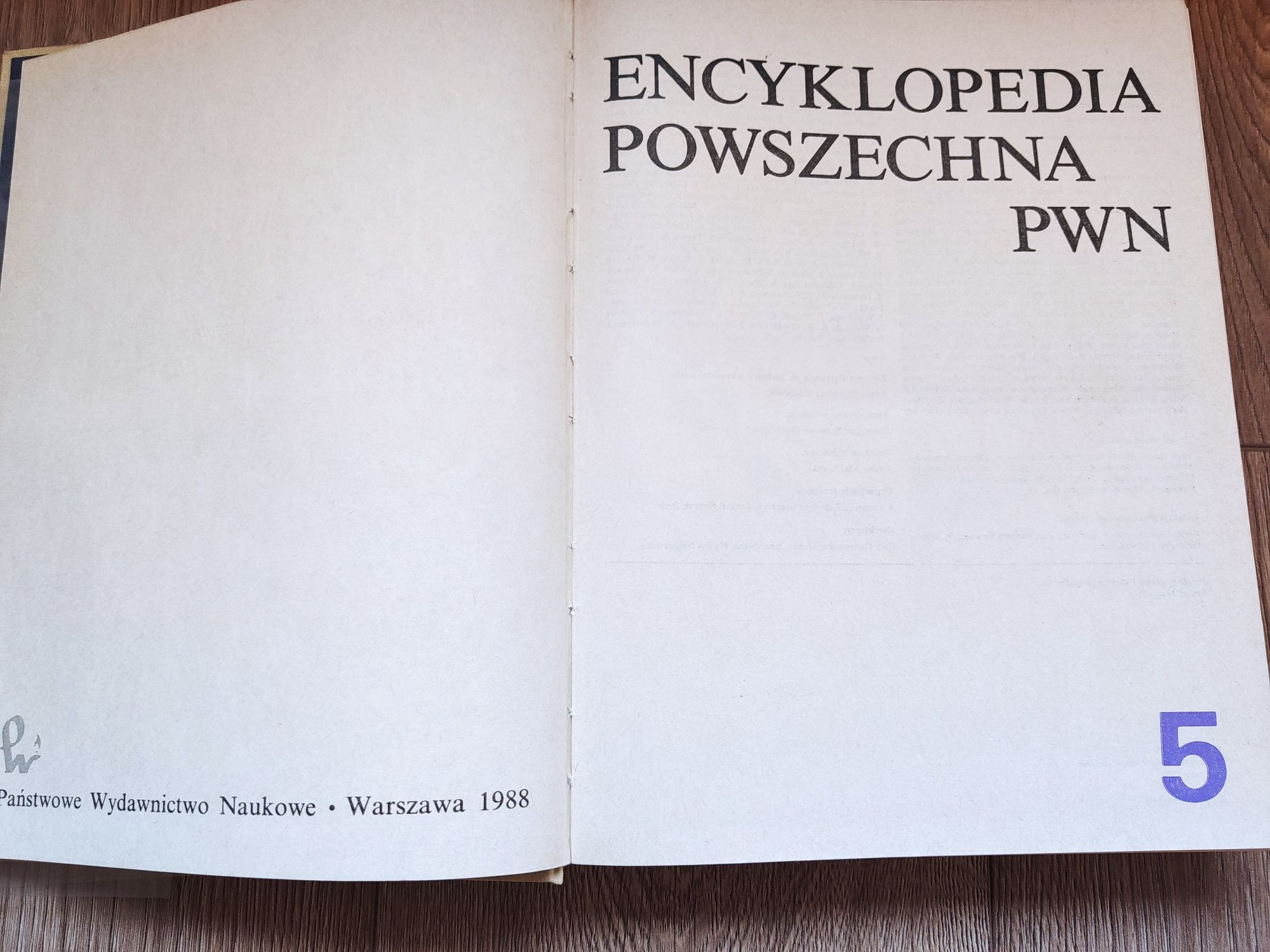 Encyklopedia Powszechna PWN 4 tomy+ suplement