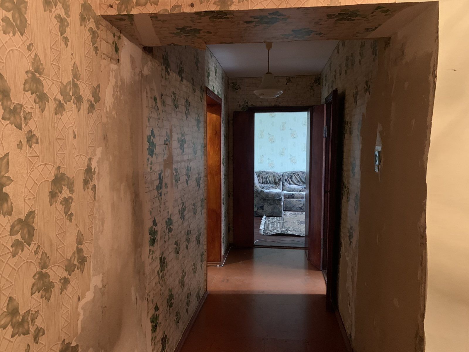 (13) Продам 4-х кімнатну 2-х сторонню квартиру у Великодолинському