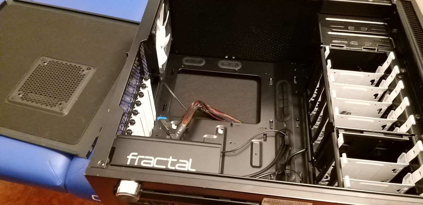 Caixa: Fractal Desing Define R5 Black + Fonte: Fractal Tesla R2 1000W