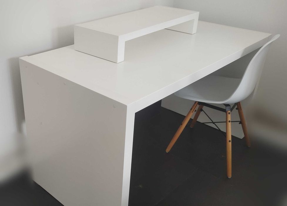 Secretária lacada, óptimo estado!