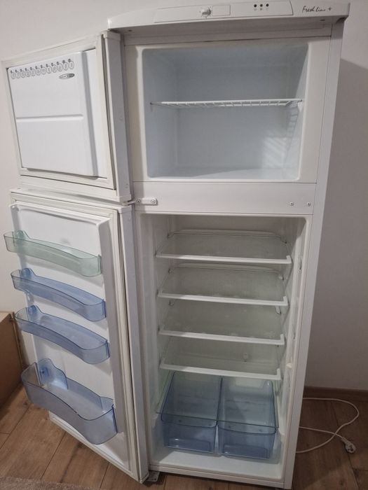 Amica AZC4103P – lodówka 240 l, klasa A, w dobrym stanie