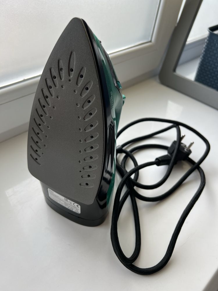Праска Saturn ST-CC7139 утюг з парою