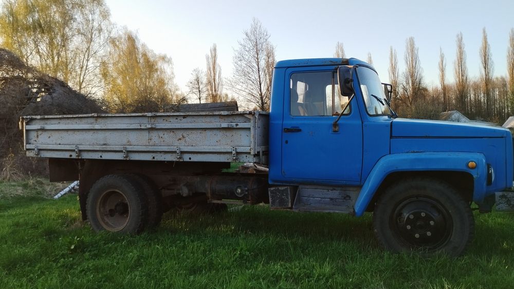 Автомобіль Газ 3307