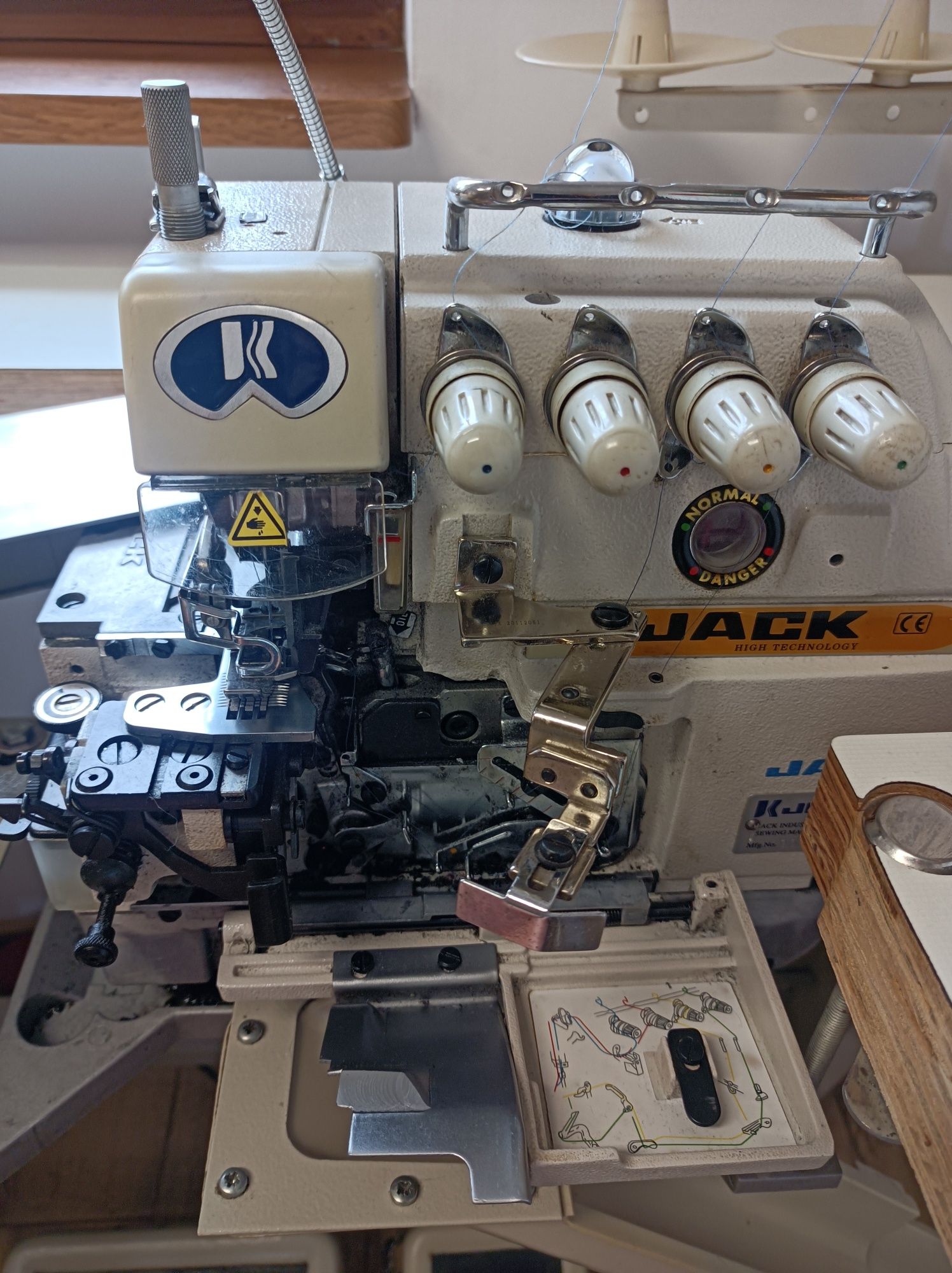 Overlock Jack 4 nitkowy