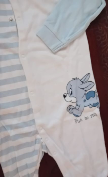 Lote de pijamas com pés