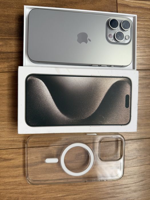 Sprzedam Iphona Apple 15 Pro Max  256 gb 6,7” 120 Hz Tytan Naturalny