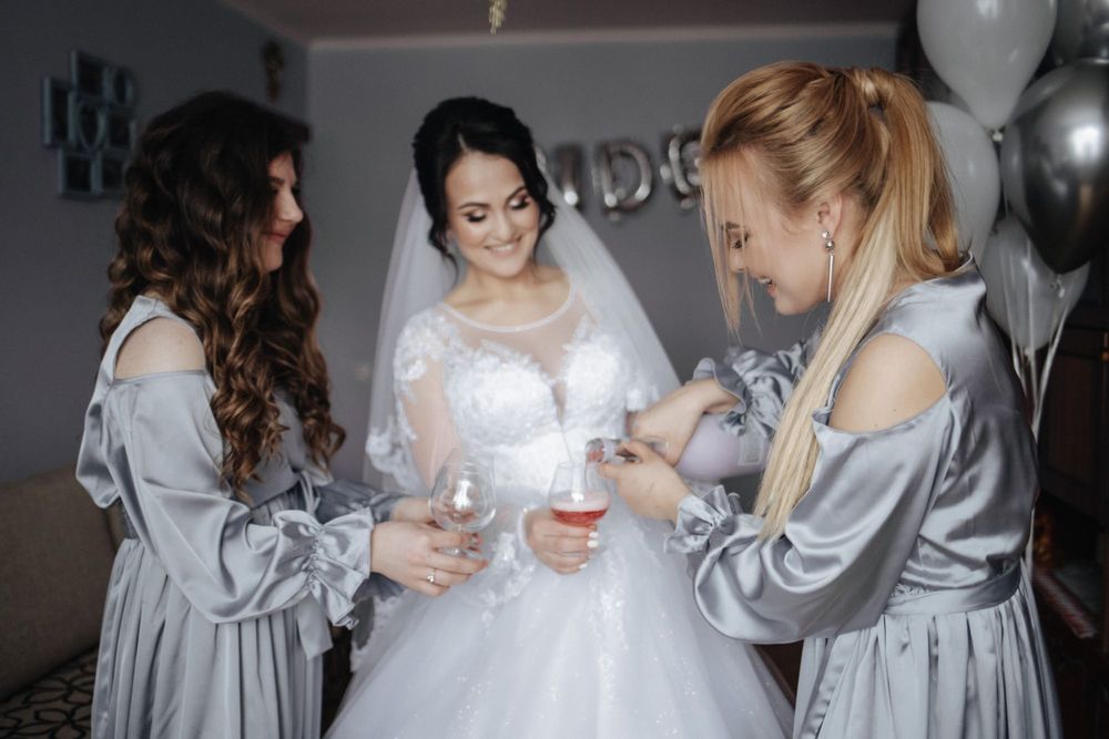 Вечірня сукня або сукні для дружок