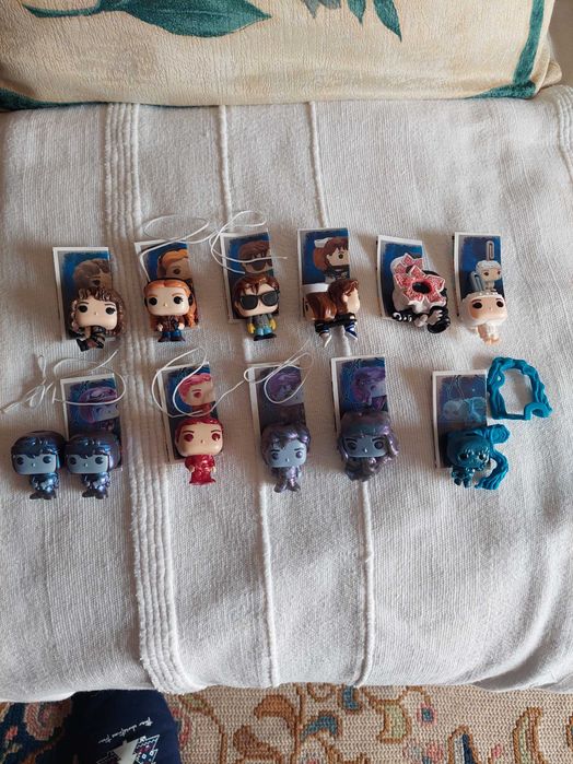 Figuras Stranger Things Kinder Joy