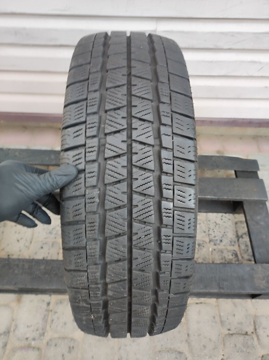 225.70.15c jedna opona Falken EuroWinter Van 01
