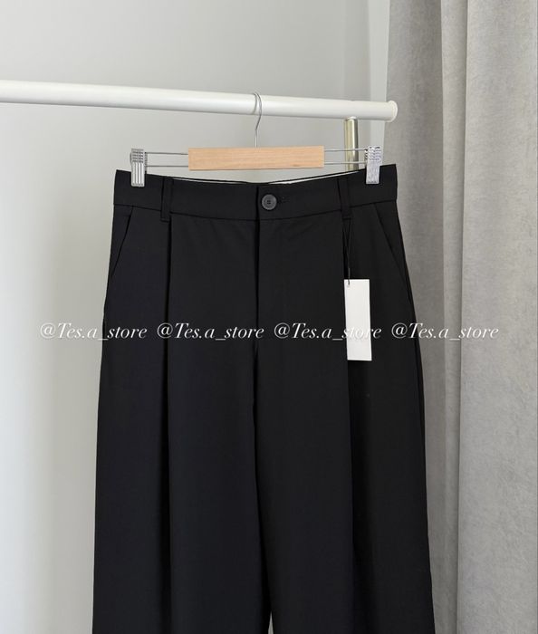 Чорні брюки з защипами Zara штани