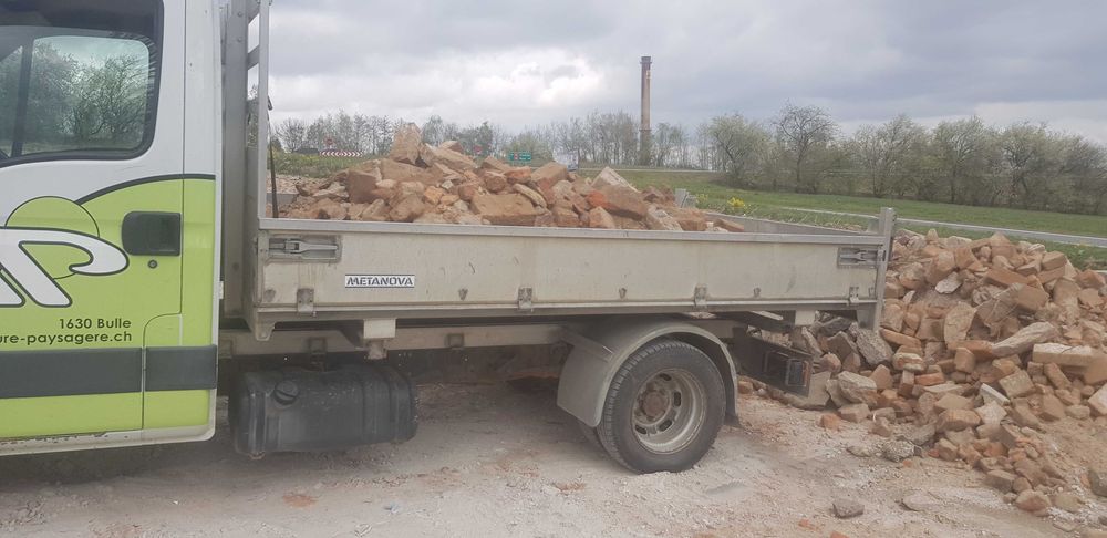 Wywrotka, kipper - wynajem. Uslugi wywozu, sprzatanie. Minikoparka.