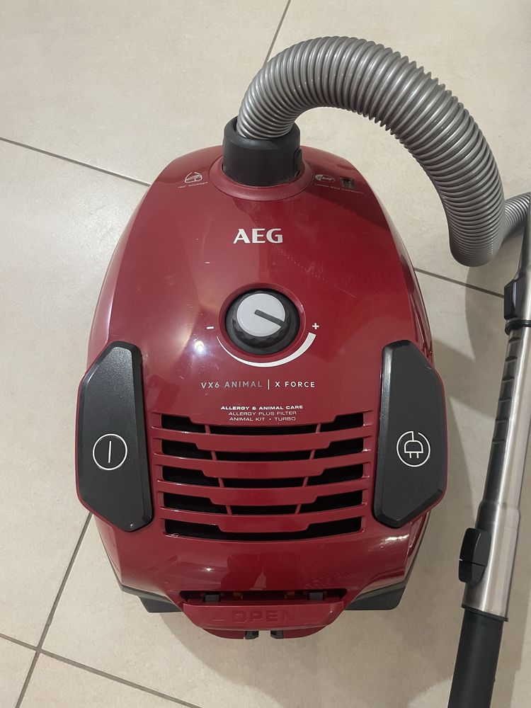 Aspirador com saco AEG VX6 Animal