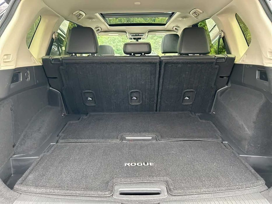 Nissan Rogue Platinum      2023