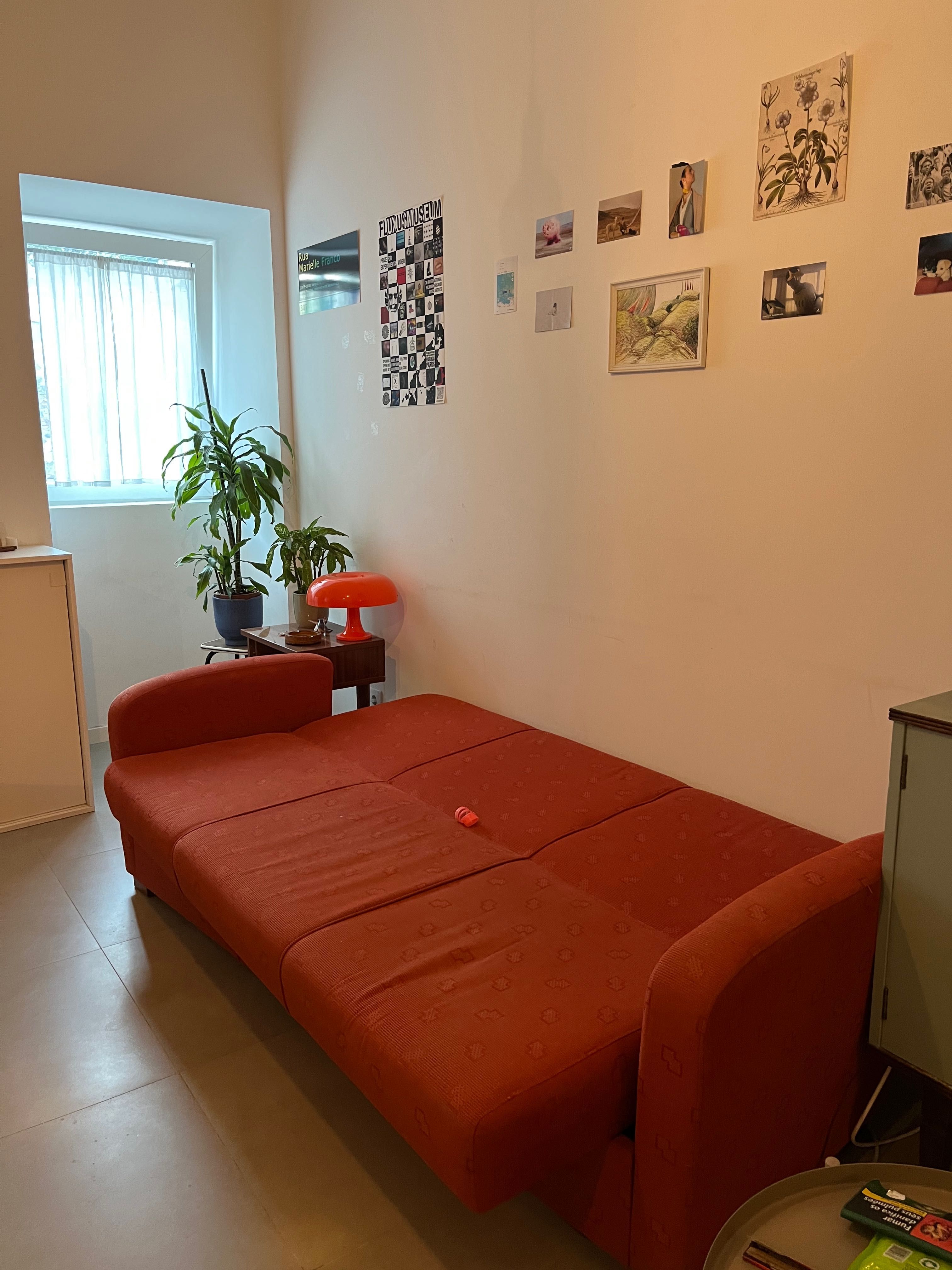 Sofá-cama três lugares laranja