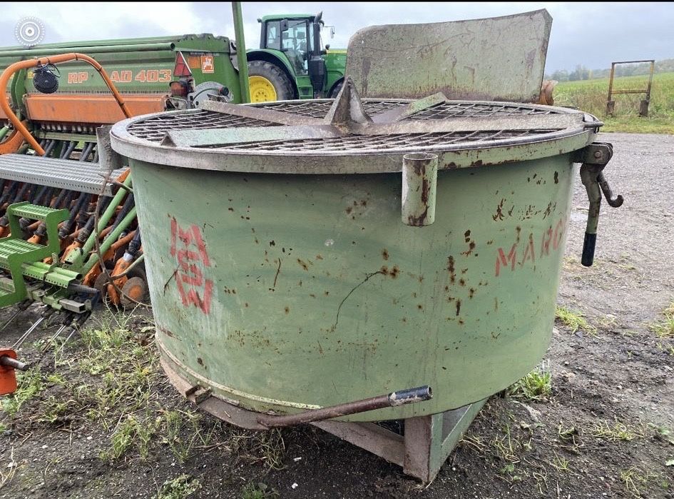 Duży Mieszalnik betonu ciągnikowy betoniarka ciagnikowa