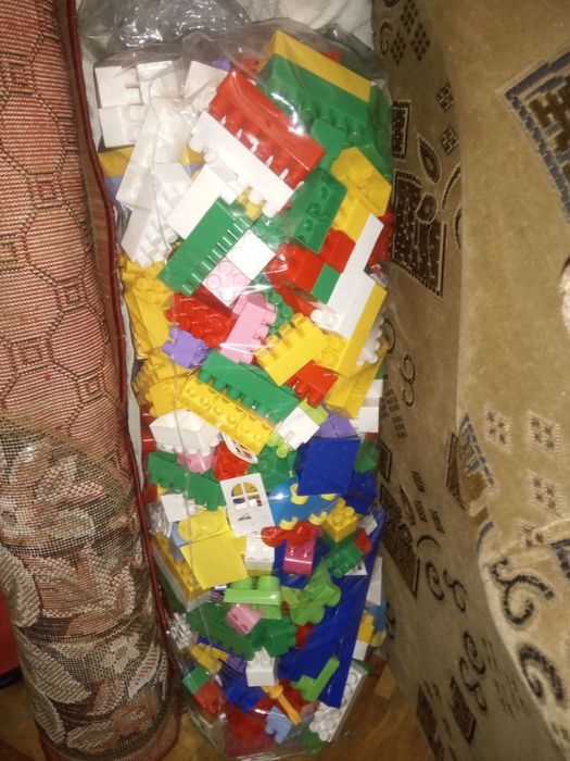 Віддам великий конструктор