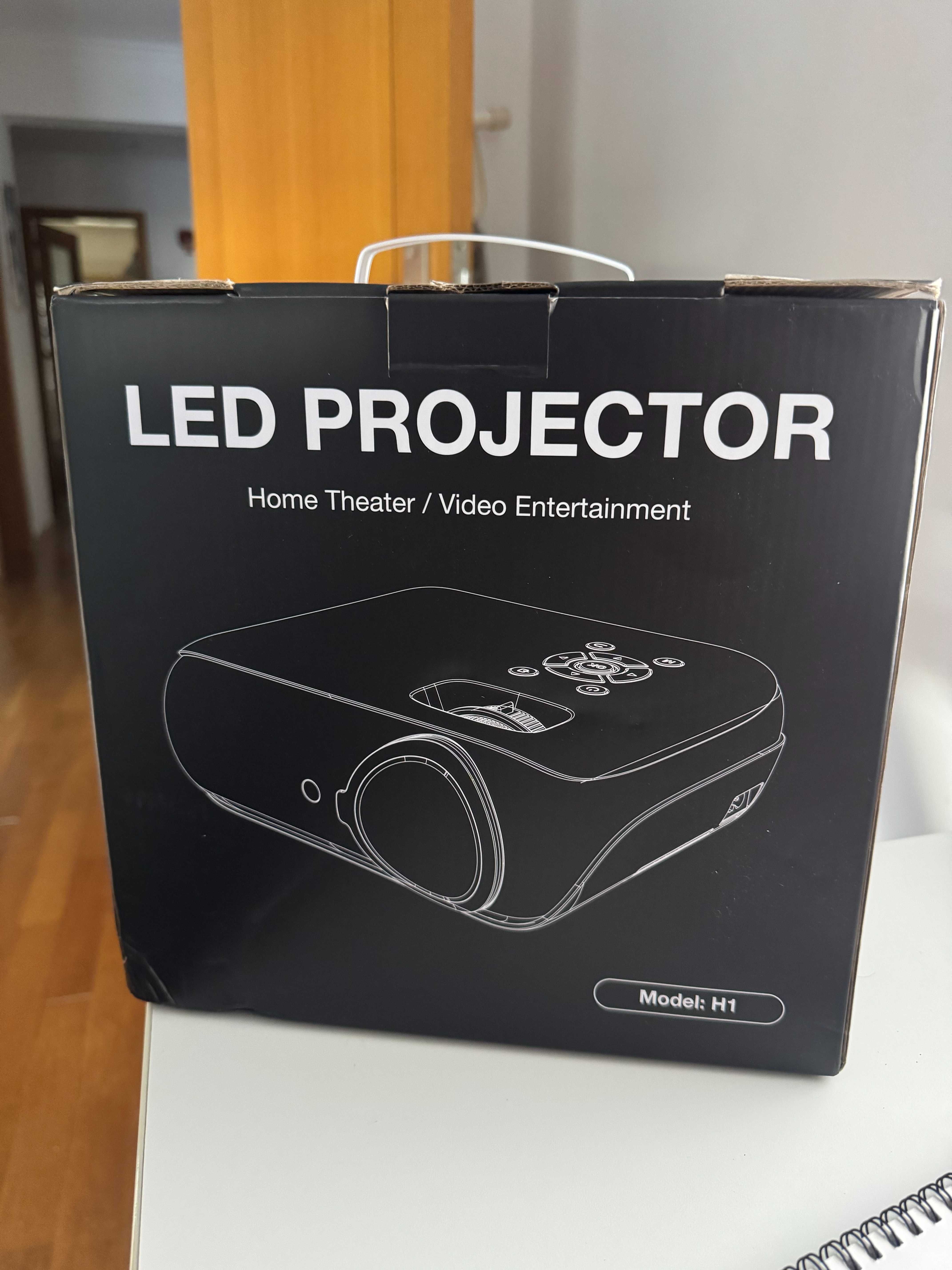 Mini projetor 4K com bluetooth