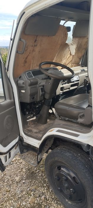 Isuzu NKR 7 lugares