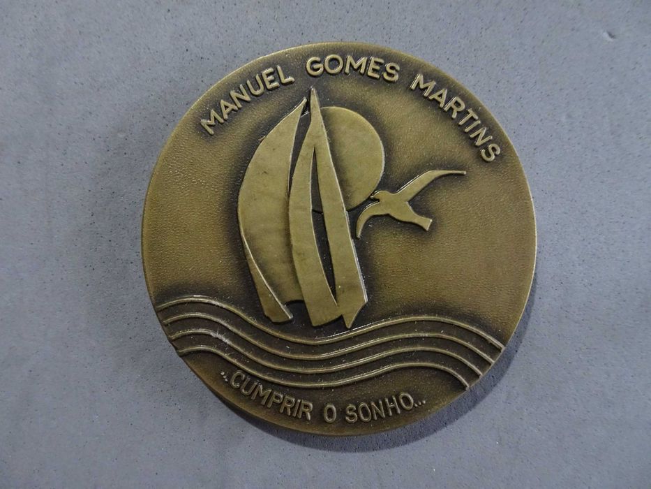 Medalha Manuel Gomes Martins primeiro português numa viagem de Circum