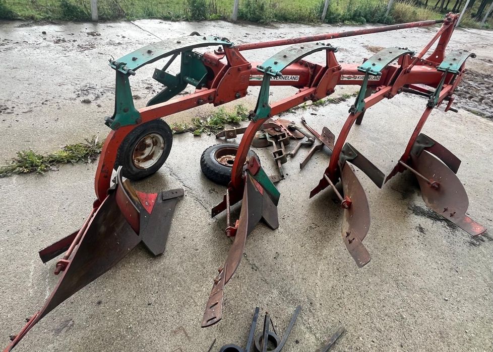 Pług Kverneland zagonowy cztero  skibowy na resorze 4 - skibowy