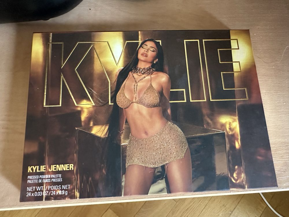 Палетка теней Kylie Cosmetics