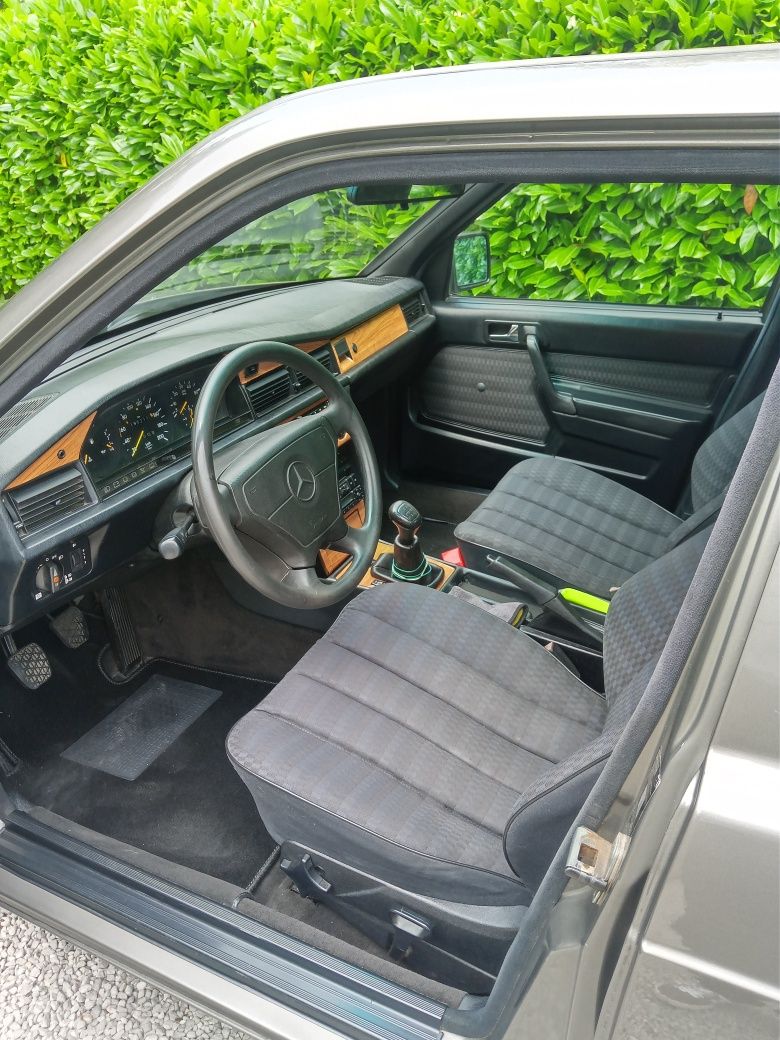 Mercedes 190 ,2.5