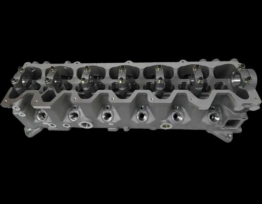 Головка блоку Nissan Patrol RD28Ti AMC 908504 11040VB301