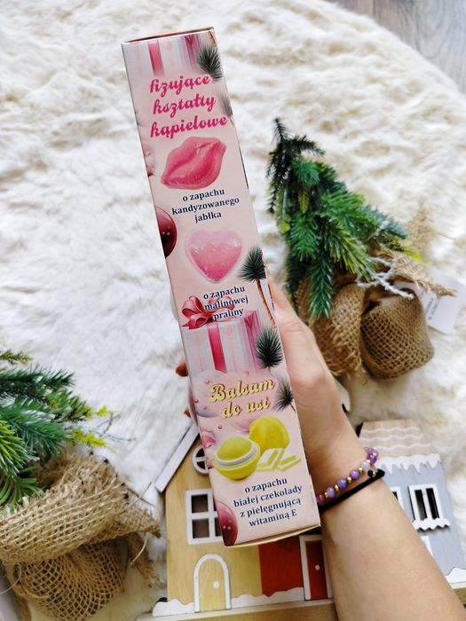 Nowy zestaw prezentowy święta mikołajki kule do kąpieli balsam do ust