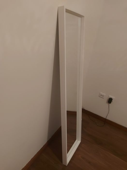 Vendo Espelho branco.