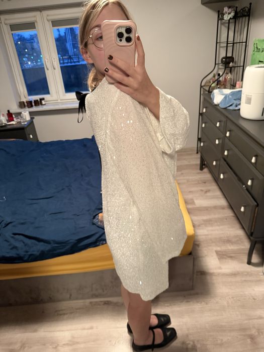 Cekinowa sukienka Sinsay idealna  na święta