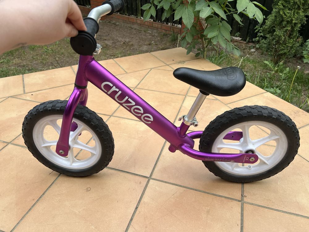 Cruzee rowerek biegowy w kolorze fioletowym