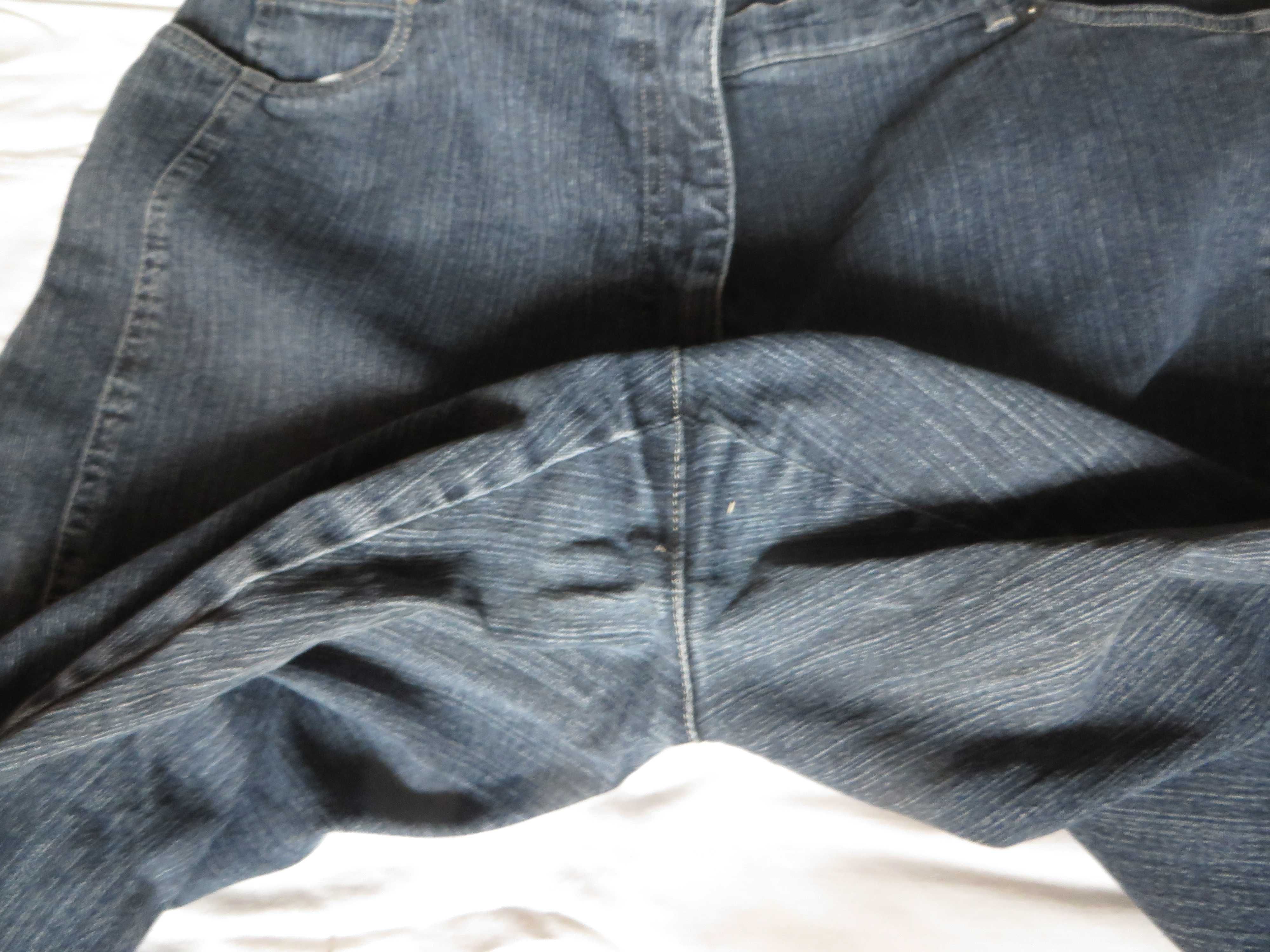 джинсы женские на резинке  Объем в поясе 104-110 см бедер 120 см