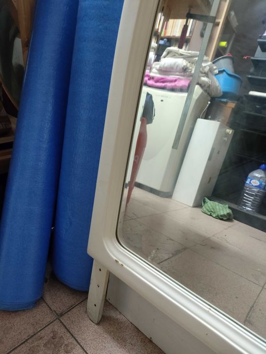 Espelho Grande em madeira branca lacada com seporte para comoda