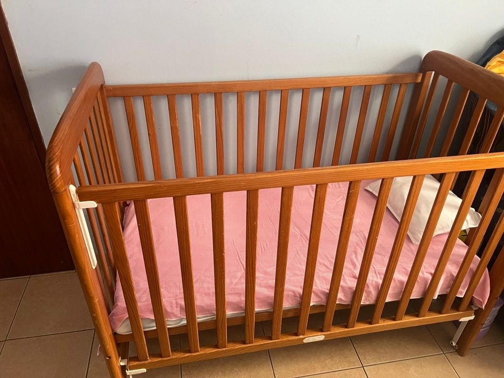 Cama de bebê em muito bom estado como nova