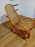 Stylowy retro fotel bujany drewno rattan