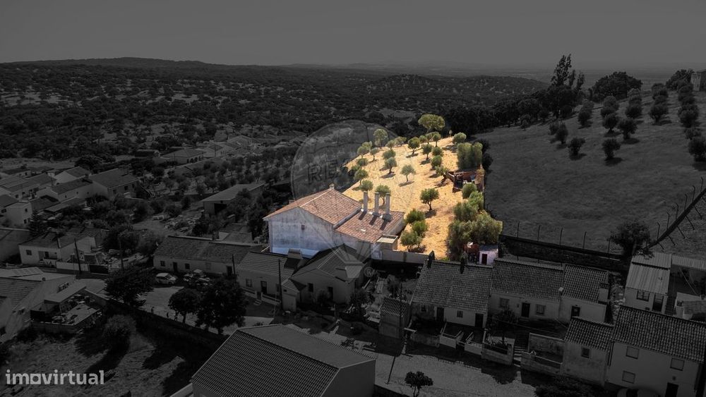 Moradia T4 para venda