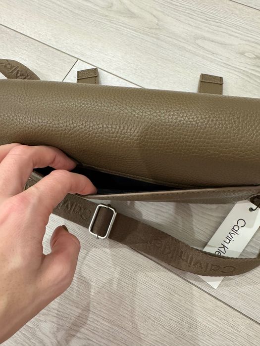 Сумка Calvin Klein в оригінальному  кольору кави з молоком