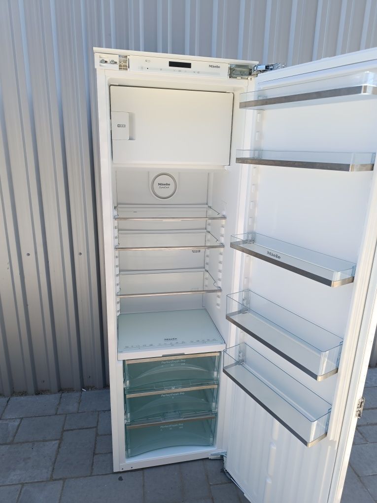 Вбудований холодильник Miele K37682