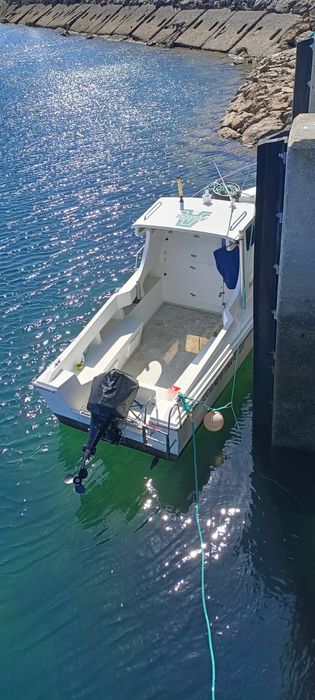 Barco de recreio classe 4 pronto a navega