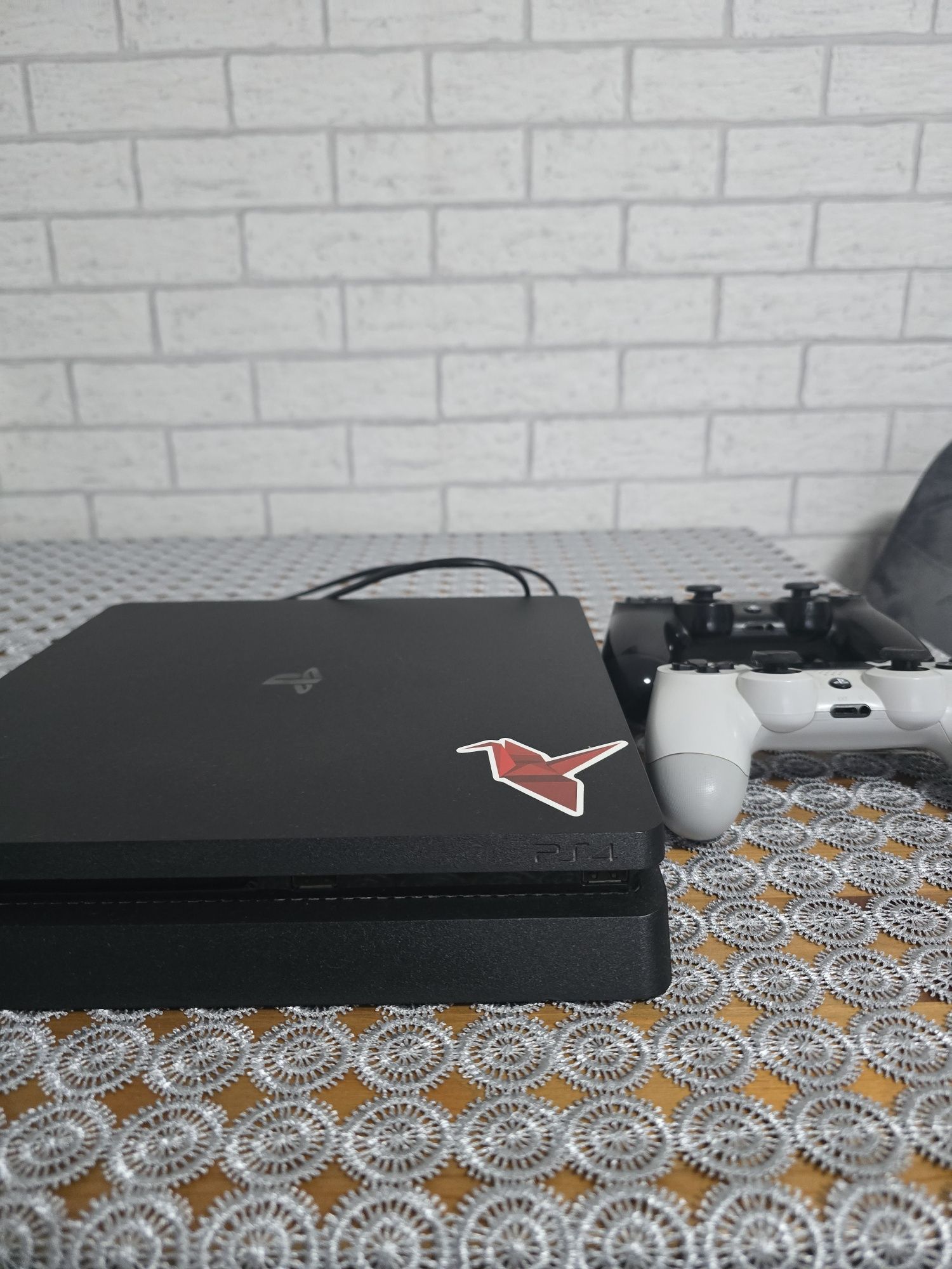 Konsola PS4 slim 1TB