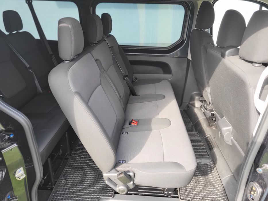 Wypożyczalnia busów busa 9 osobowego Renault Trafic Wynajem Oświecim