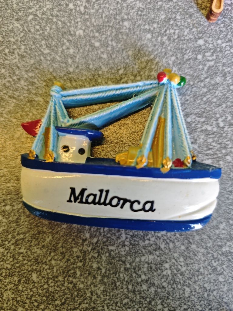 Zestaw magnesów;  Mallorca, Trzęsacz, Białorusi, Liptowski Mikułasz.