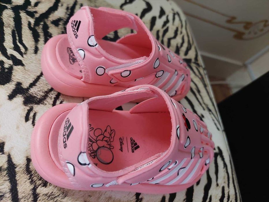 Sandalias de menina  tamanho 25 Adidas da Minie
