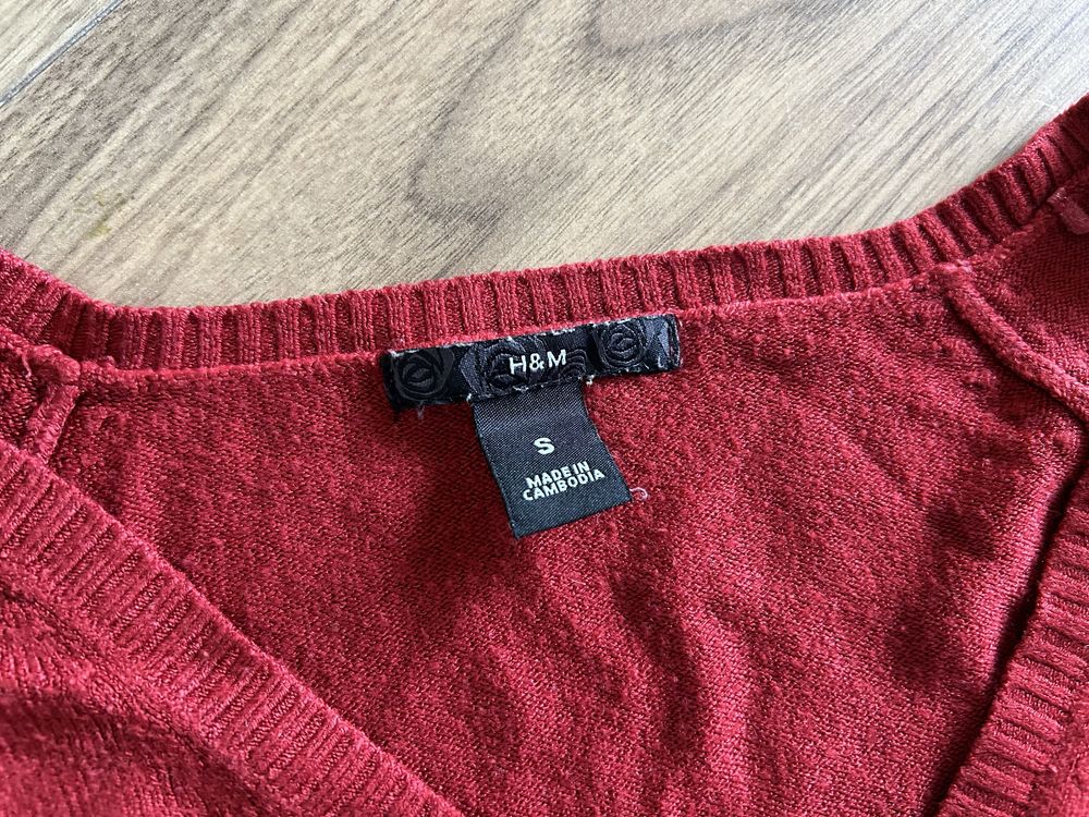 Czerwony sweterek H&M