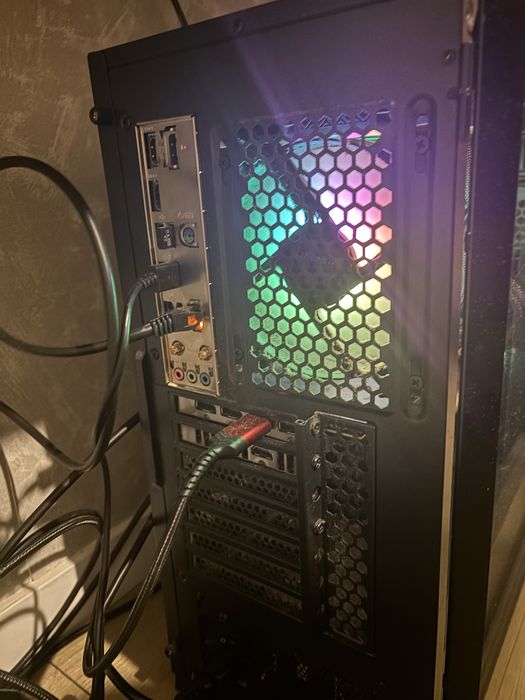 Vendo computador, incluido rato, teclado, auscultadores