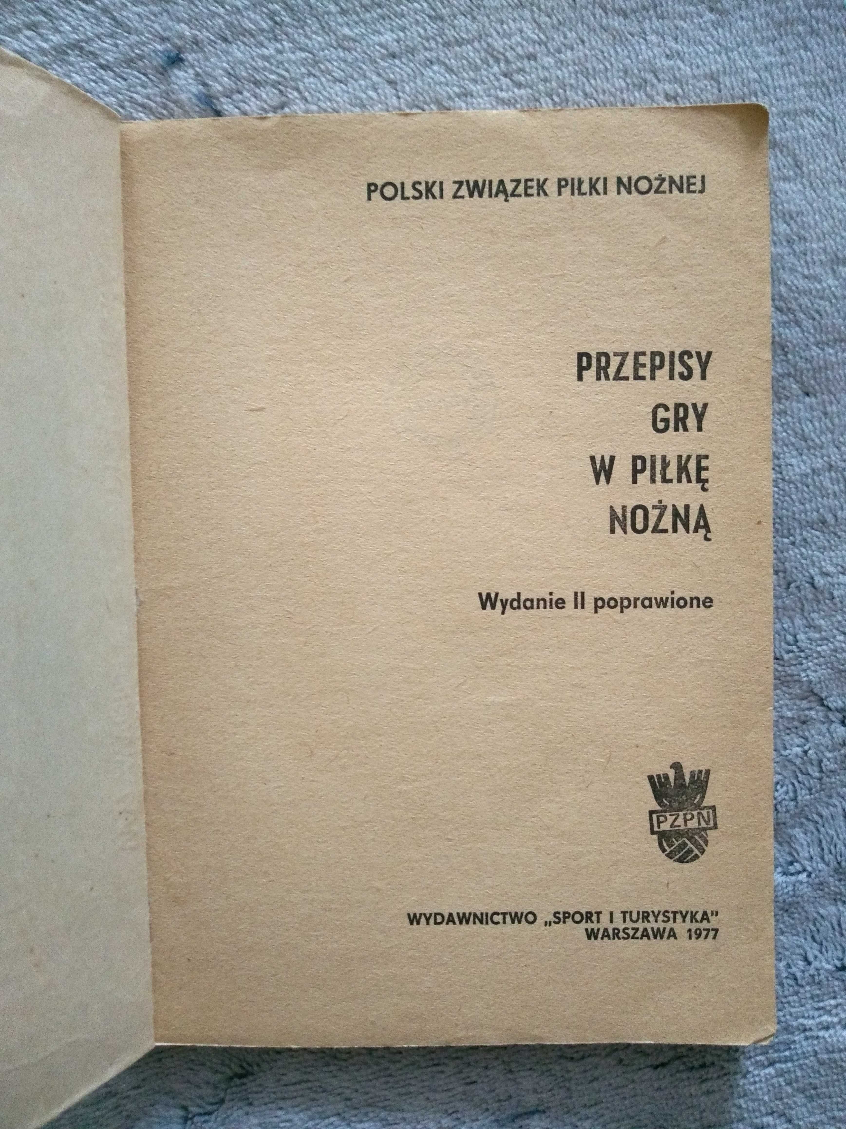 Przepisy gry w piłkę nożną - Wyd. Sport i Turystyka'77