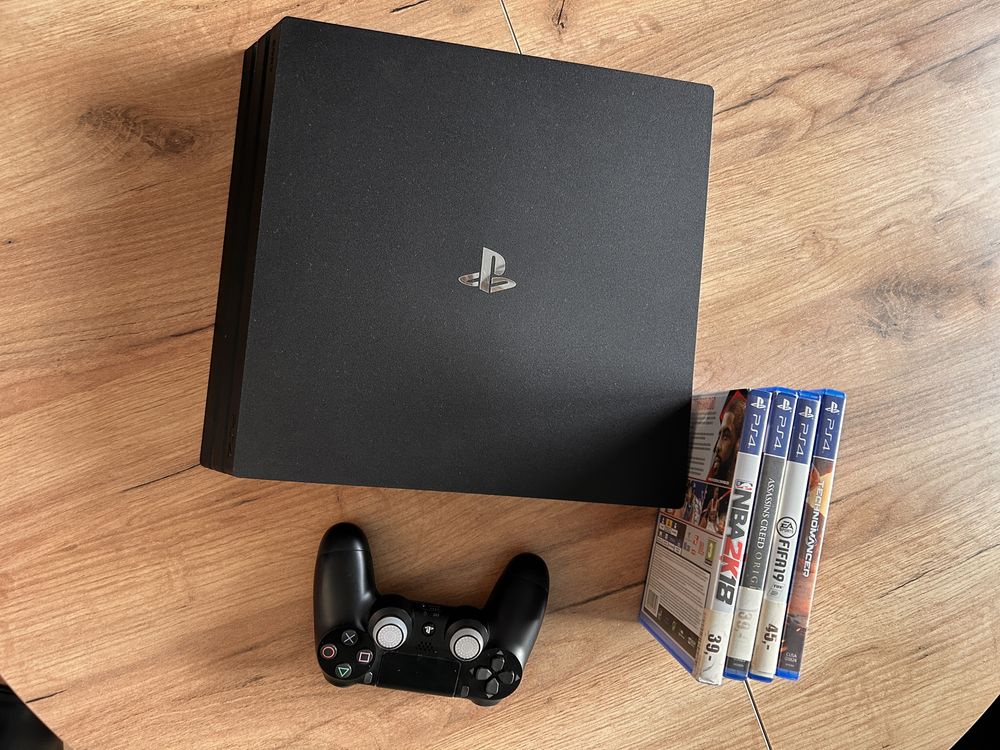 Konsola PlayStation 4 PRO