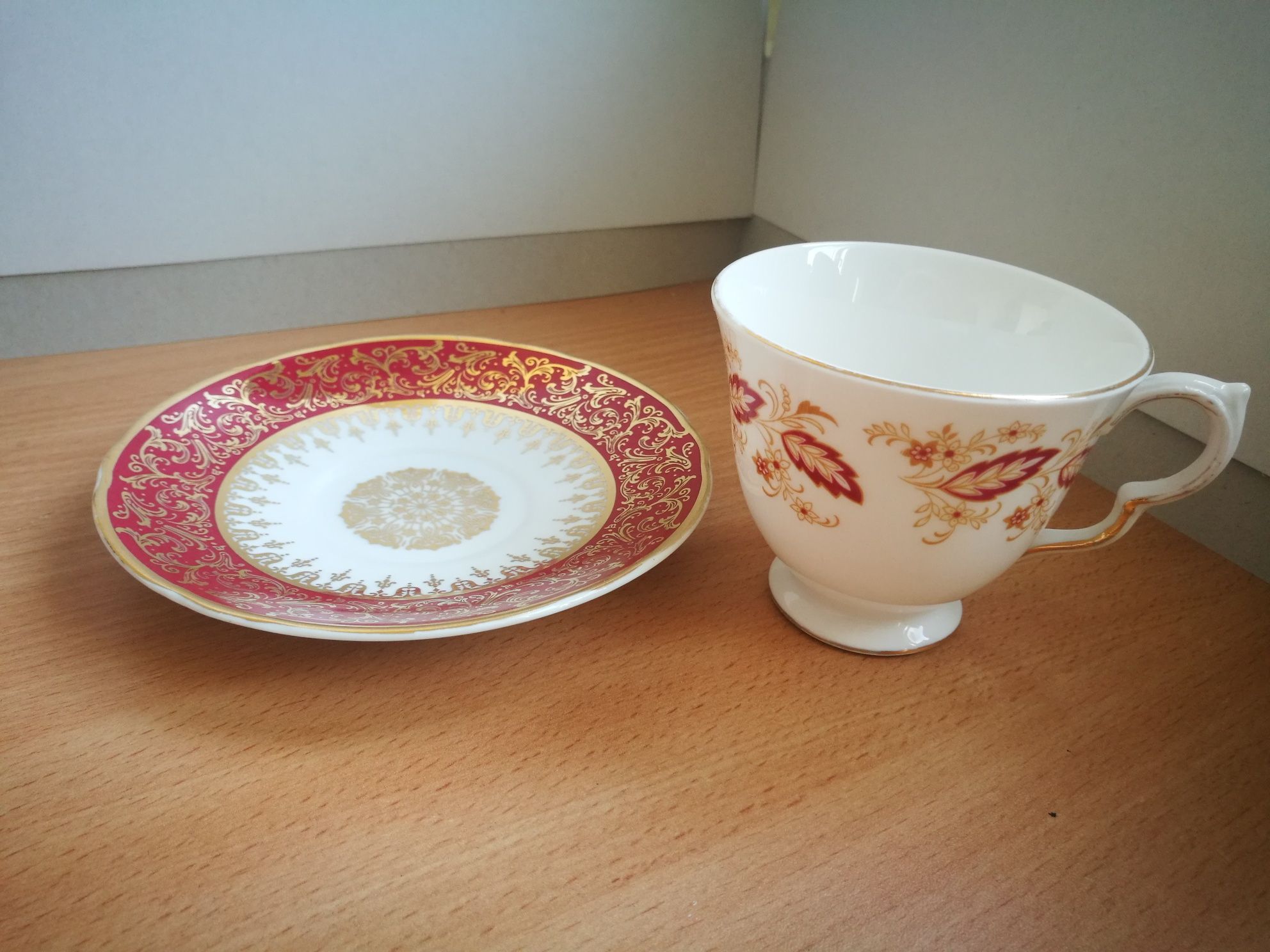 Oryginalna elegancka filiżanka porcelana