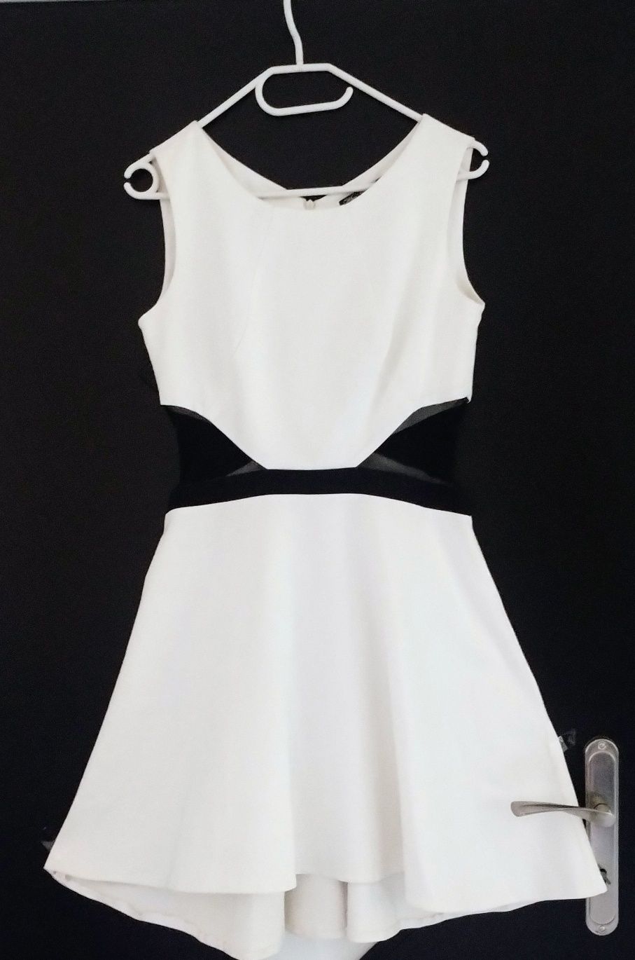 Sukienka biała siateczka w talii 38 M